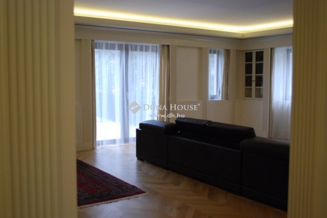 Eladó családi ház, Szentendrén 566.4 M Ft, 3 szobás
