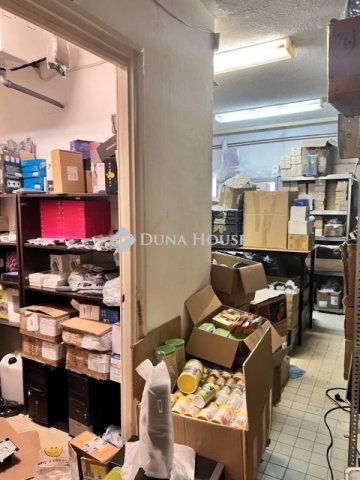 Eladó üzlethelyiség, Balatonalmádiban 150 M Ft