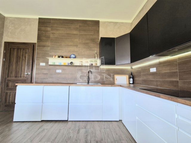 Eladó családi ház, Budajenőn 220 M Ft, 5 szobás