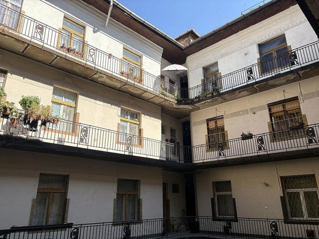 Eladó téglalakás, Budapesten, VI. kerületben, Csengery utcában