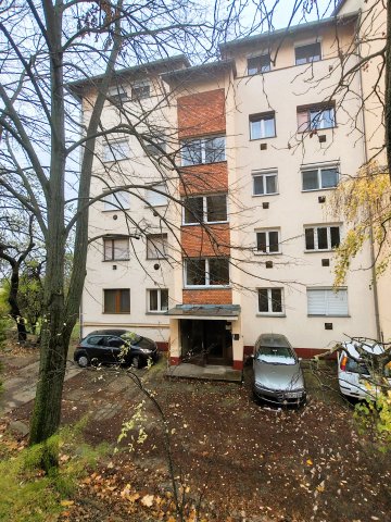 Eladó téglalakás, Szekszárdon 43.5 M Ft, 1+3 szobás