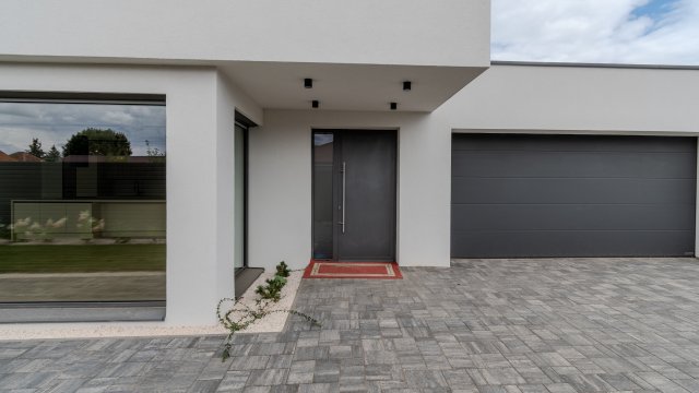 Eladó családi ház, Debrecenben 218.4 M Ft, 5 szobás