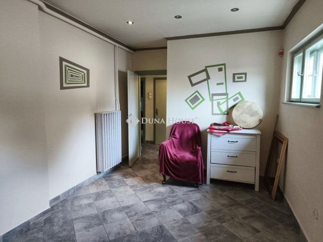 Eladó családi ház, Szentendrén 196 M Ft, 6+3 szobás