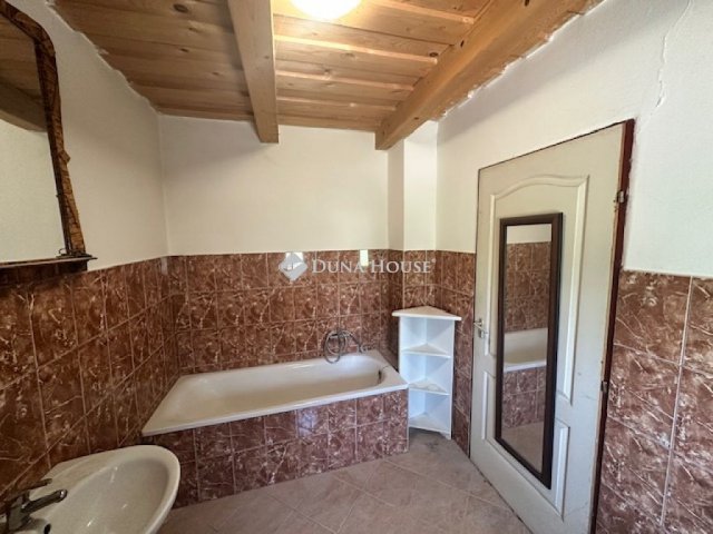 Eladó nyaraló, Csákváron 15 M Ft, 2 szobás