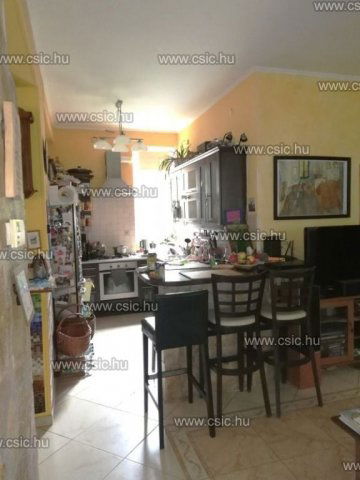 Eladó családi ház, Budapesten, III. kerületben 244.9 M Ft