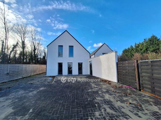 Eladó ikerház, Balatonakarattyán 179 M Ft, 4 szobás