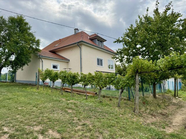 Eladó családi ház, Rezin 98 M Ft, 3+1 szobás