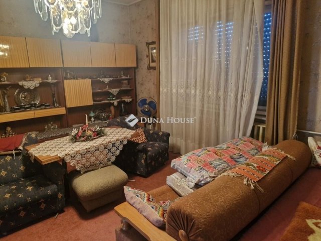 Eladó családi ház, Szegeden 105 M Ft, 3 szobás