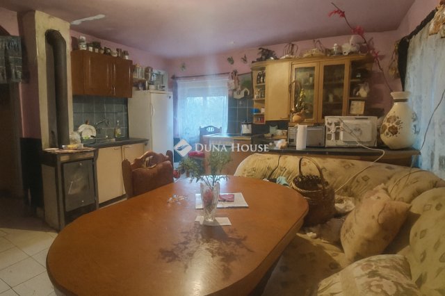 Eladó családi ház, Pándon 23 M Ft, 5 szobás