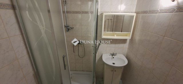 Eladó panellakás, Kecskeméten 42.8 M Ft, 2 szobás