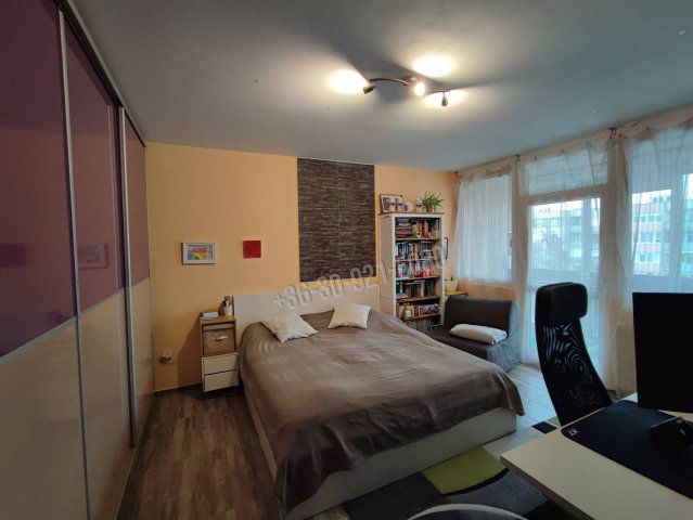 Eladó panellakás, Gödöllőn 74.9 M Ft, 2+1 szobás