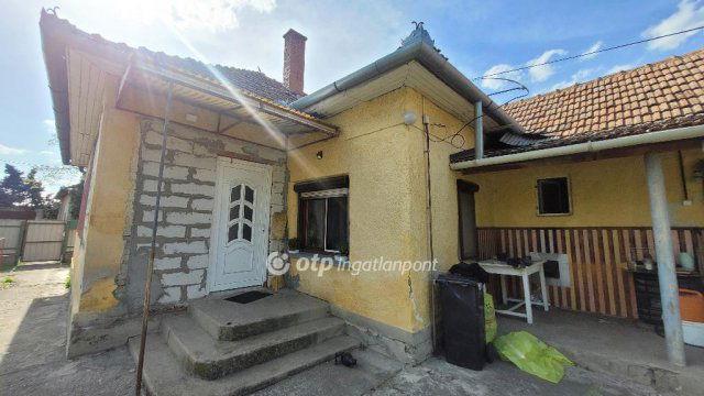 Eladó családi ház, Jászalsószentgyörgyon 16.5 M Ft, 2 szobás