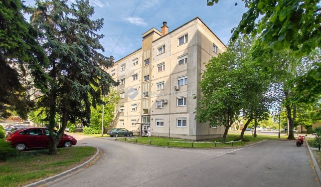 Eladó panellakás, Békéscsabán 32.9 M Ft, 2 szobás