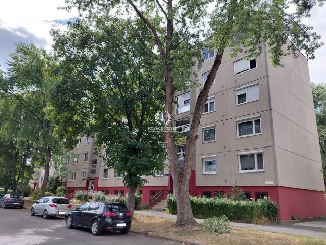 Eladó panellakás, Ózdon, Nagy Imre úton 15.5 M Ft, 1+1 szobás
