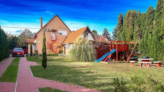 Eladó családi ház, Siófokon 157 M Ft, 7 szobás