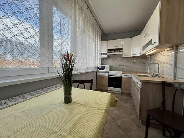 Eladó panellakás, Kecskeméten 43.9 M Ft, 3 szobás