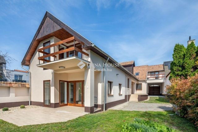 Eladó családi ház, Székesfehérvárott 149.9 M Ft, 6 szobás