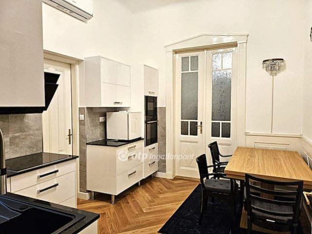 Eladó téglalakás, Budapesten, V. kerületben 225 M Ft, 3 szobás