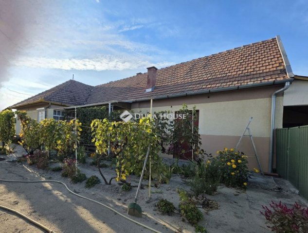 Eladó családi ház, Dabason 59.9 M Ft, 4 szobás