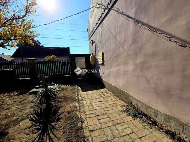 Eladó családi ház, Szegeden 58.9 M Ft, 4+2 szobás