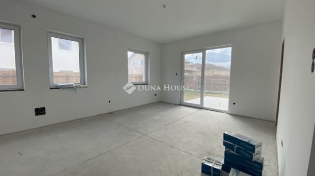 Eladó téglalakás, Dunaharasztin 95.933 M Ft, 3 szobás