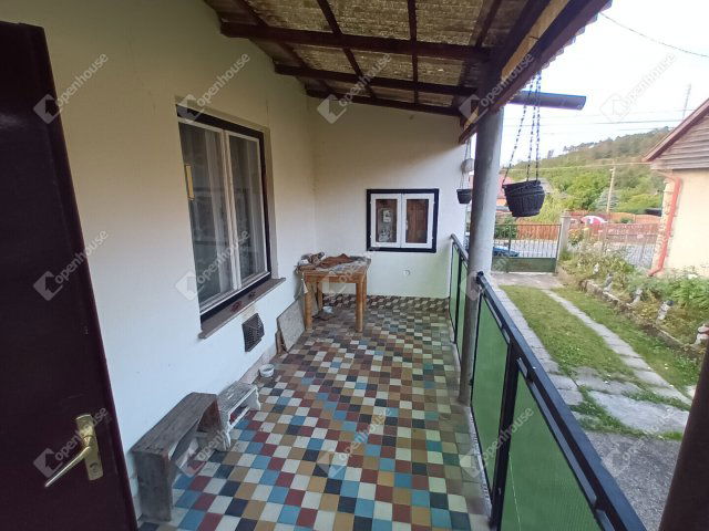 Eladó családi ház, Lábatlanon 38.5 M Ft, 3 szobás