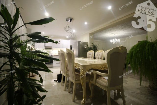 Eladó családi ház, Kiskunhalason 64.9 M Ft, 5 szobás