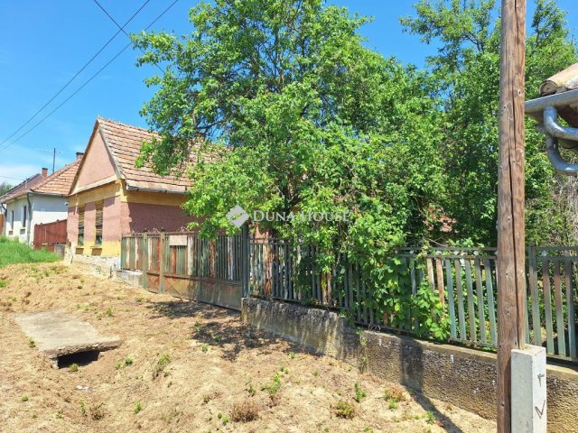 Eladó családi ház, Csehiben 3.9 M Ft, 1 szobás