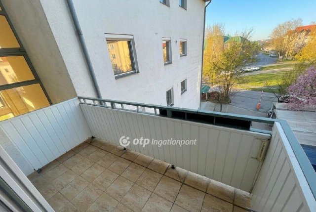 Eladó téglalakás, Nyíregyházán 39.99 M Ft, 1 szobás