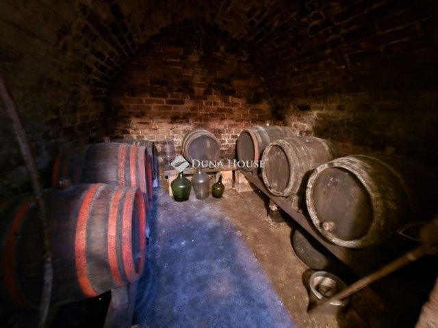 Eladó nyaraló, Pécsett 15 M Ft, 2 szobás / költözzbe.hu