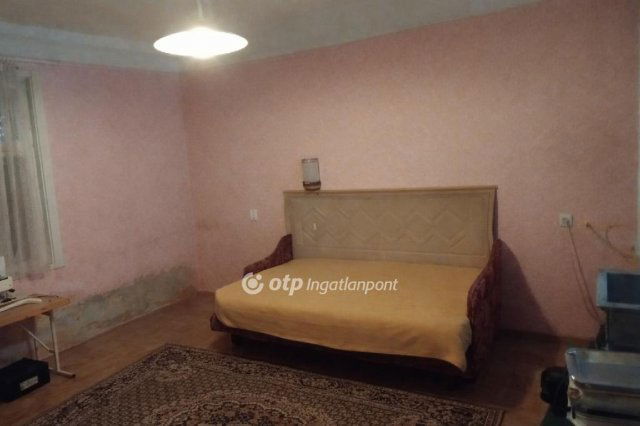 Eladó családi ház, Jászberényben 24.7 M Ft, 3 szobás