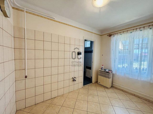 Eladó családi ház, Cegléden 44.9 M Ft, 3 szobás
