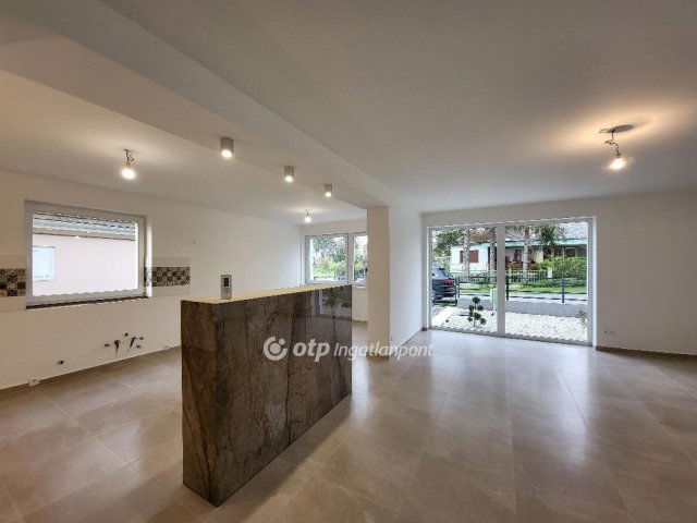 Eladó családi ház, Siófokon 275 M Ft, 8+1 szobás