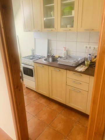 Kiadó téglalakás, albérlet, Tatán 700 E Ft / hó, 12 szobás