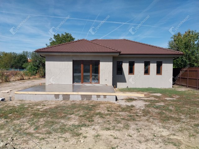 Eladó ikerház, Tácon 82.8 M Ft, 3 szobás / költözzbe.hu