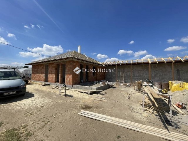 Eladó ikerház, Inárcson 89 M Ft, 4 szobás / költözzbe.hu