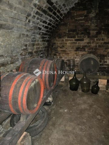 Eladó nyaraló, Pécsett 15 M Ft, 2 szobás / költözzbe.hu