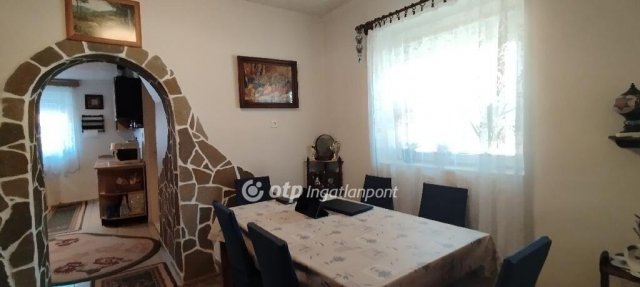 Eladó családi ház, Tiszaföldváron 32 M Ft, 2 szobás