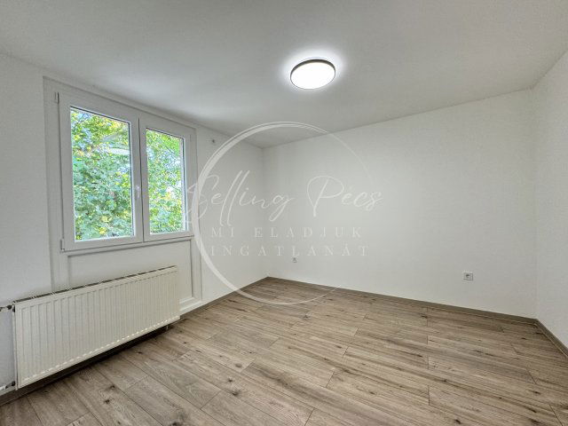 Eladó panellakás, Pécsett, Enyezd úton 48.5 M Ft, 2 szobás