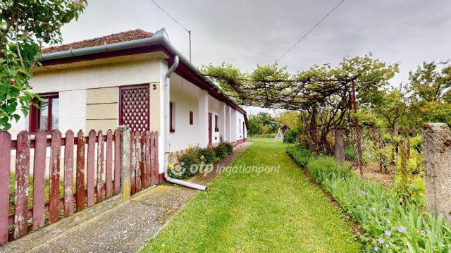 Eladó családi ház, Mérán 19.5 M Ft, 2 szobás