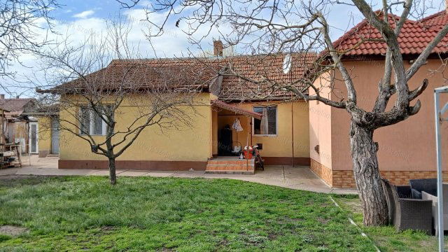 Eladó családi ház, Szolnokon 37 M Ft, 3+2 szobás