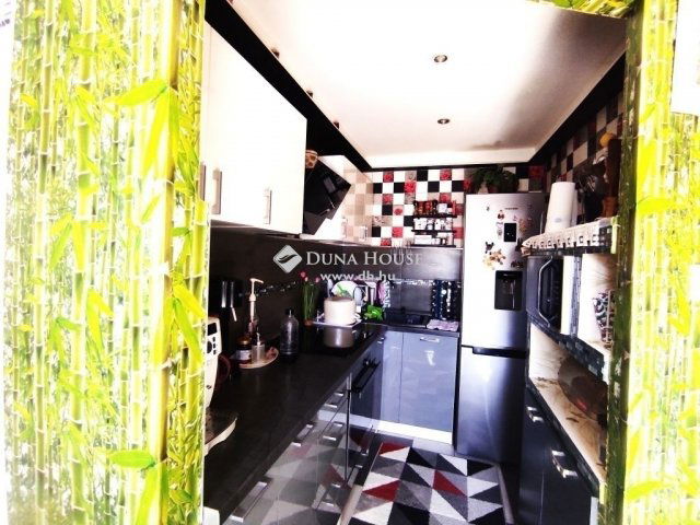 Eladó családi ház, Mogyoródon 170 M Ft, 5 szobás