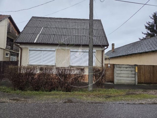 Eladó családi ház, Gyulán 53.99 M Ft, 3 szobás