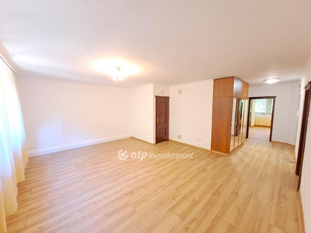 Eladó téglalakás, Kecskeméten 74.99 M Ft, 3 szobás