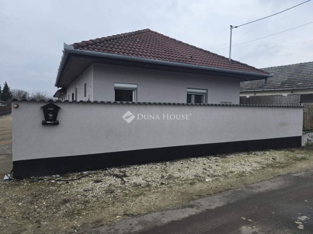 Eladó családi ház, Dabason 79.9 M Ft, 3 szobás