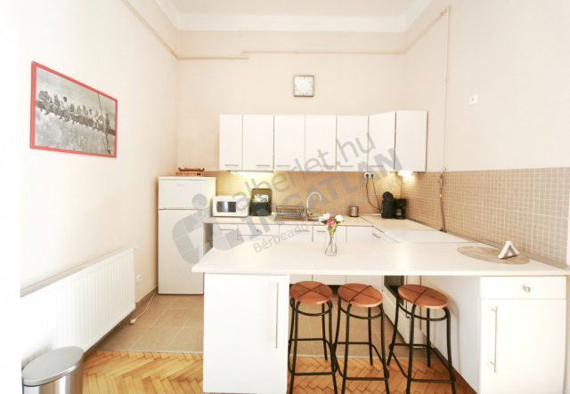 Kiadó téglalakás, albérlet, VI. kerületben, Vörösmarty utcában