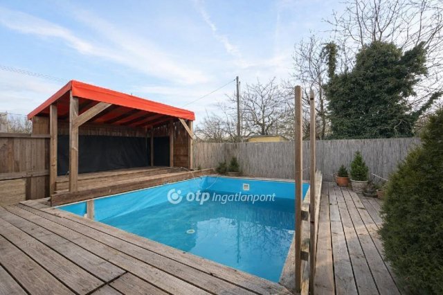 Eladó családi ház, Dunaharasztin 26.9 M Ft, 1+2 szobás