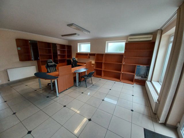 Kiadó ipari ingatlan, Győrött 500 E Ft / hó, 8 szobás