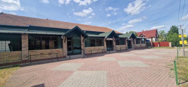 Eladó családi ház, Újszilváson 49.9 M Ft, 8 szobás