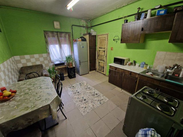 Eladó családi ház, Polgárdin 36 M Ft, 7+1 szobás